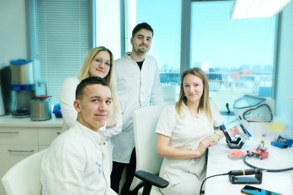 Studenti na praksi u Identalia laboratoriju